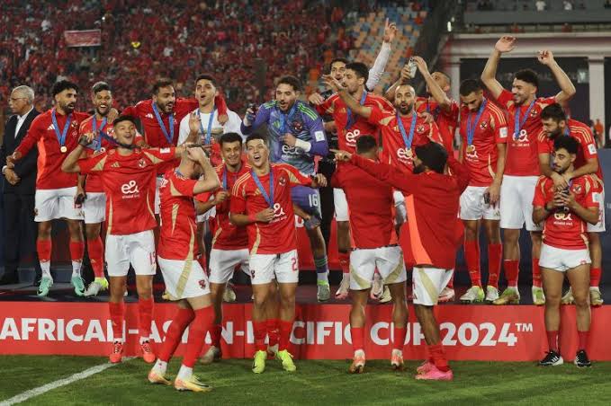 8 لاعبين خارج القائمة و3 نجوم في الطريق للرحيل