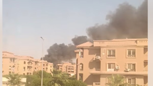 أدخنة سوداء في السماء .. حريق بالخمائل بالشيخ زايد