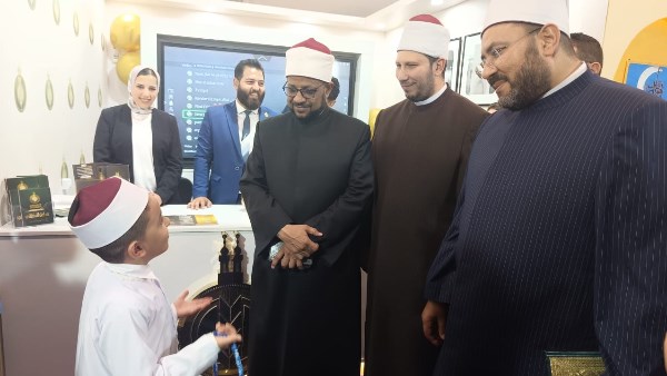 أمين البحوث الإسلامية ومدير مكتبة الإسكندرية يفتتحان جناح الأزهر للكتاب .. صور