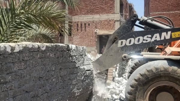 إزالة 6 حالات تعد بمساحة 144 متراً بمركزي الزقازيق ومنيا القمح