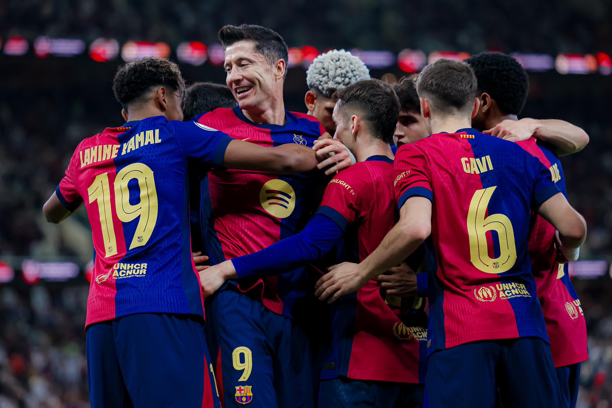 برشلونة يطرد أربع لاعبين خارج أسوار كامب نو