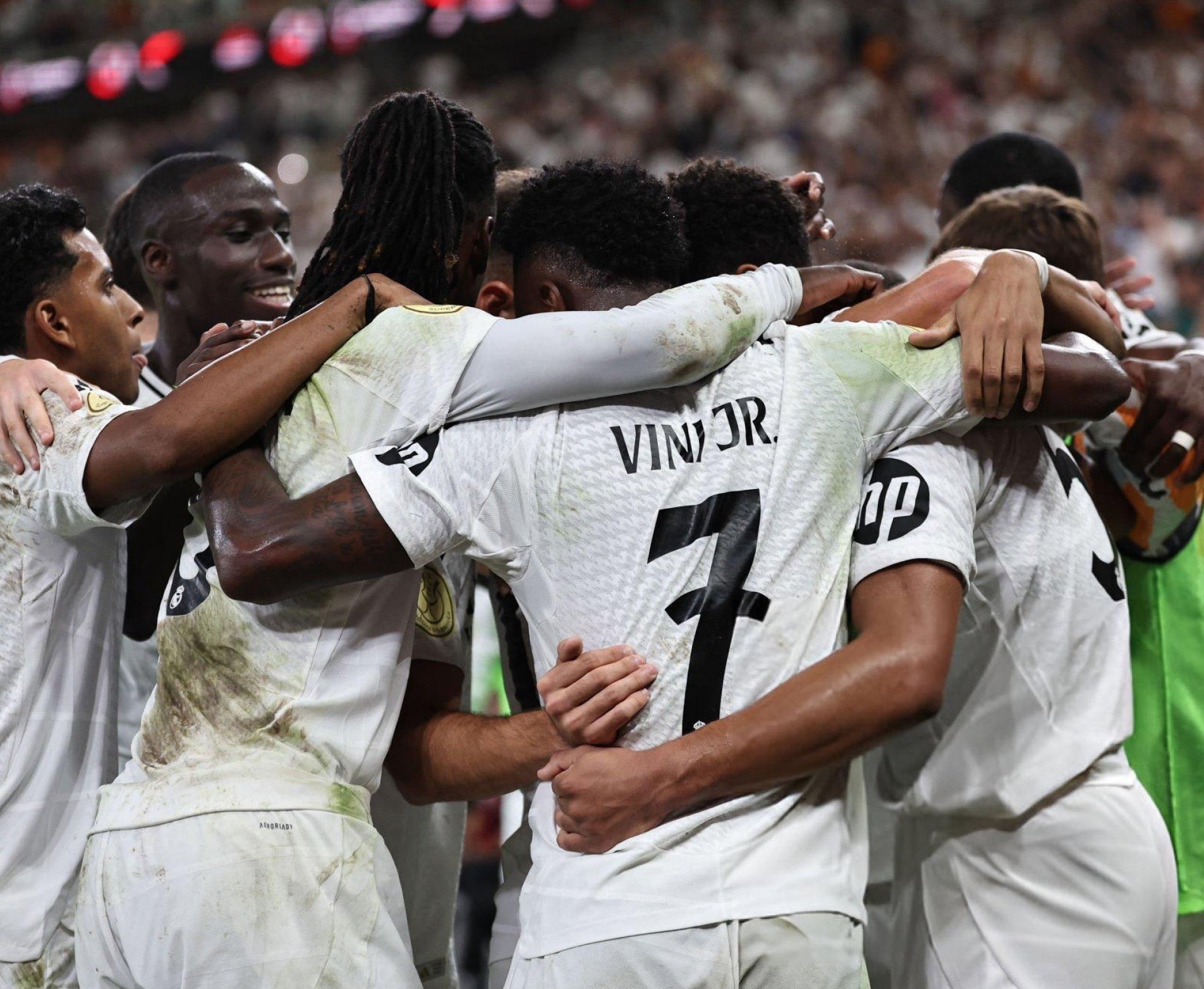 بموافقة ألونسو.. نجم ريال مدريد خارج أسوار البرنابيو