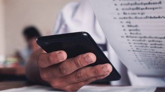 تداول إجابات امتحان الرياضيات البحتة بتليجرام أثناء تواجد الطلاب بلجان الثانوية العامة