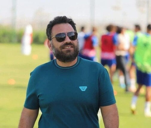 جون إدوارد يجتمع بلاعبي الزمالك بسبب معسكر العاصمة الإدارية