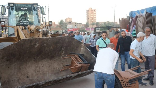 حملة موسعة لإزالة الإشغالات بشارع ترعة الإسماعيلية في شبرا الخيمة