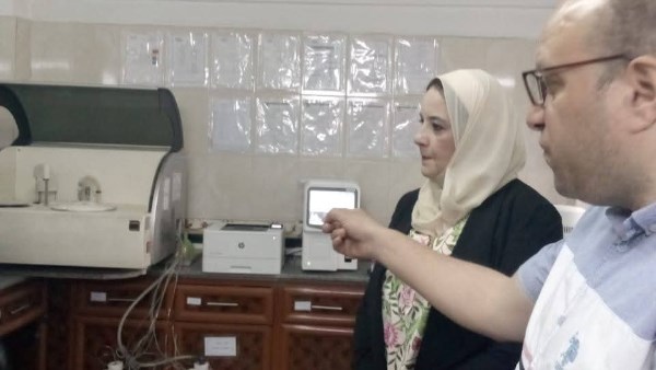 دعم عيادة التأمين الصحى بفارسكور بجهاز الهيموجلوبين السكرى وجهاز الأملاح