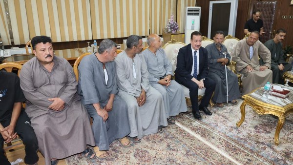 دول أولادي وأنا وسط أهلي