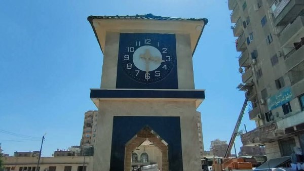 رئيس مدينة كفر الشيخ يتابع رفع كفاءة النظافة بميدان الساعة.. صور