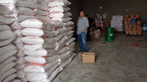 ضبط 35 طن مواد كيميائية و200 كرتونة حلوى أطفال مجهولة المصدر ببلبيس