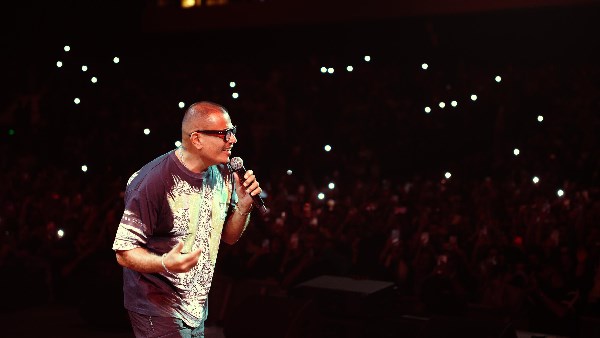 عمرو دياب يحيى حفلا أسطوريا في جدة.. ويغني ألبوم ابتدينا لأول مرة