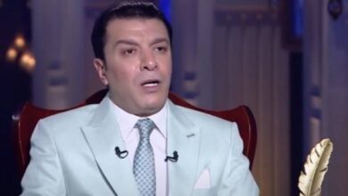 كان معايا في العزاء من يومين