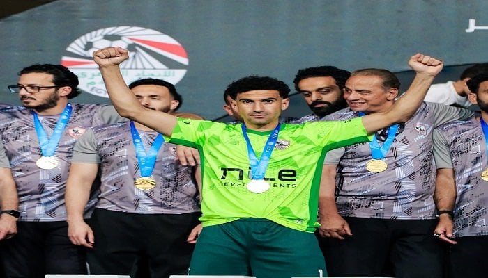 لاعبو الزمالك يحتفلون بعيد ميلاد عواد في المران الأول لفيريرا