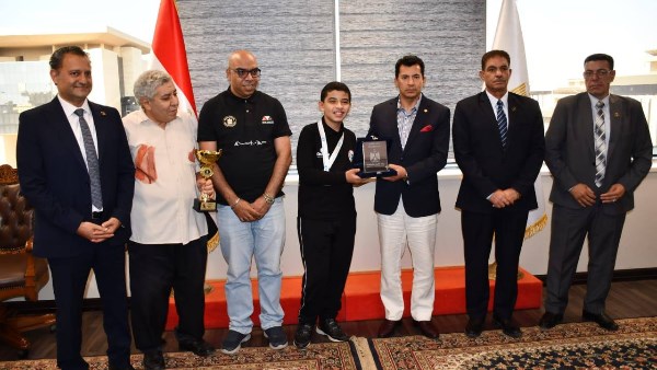 لعب معاه مباراة.. وزير الشباب والرياضة يستقبل عبد الرحمن سامح بطل العالم في الشطرنج