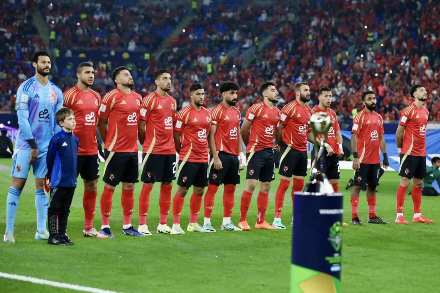نجم الأهلي يفتح النار على حارس الفريق